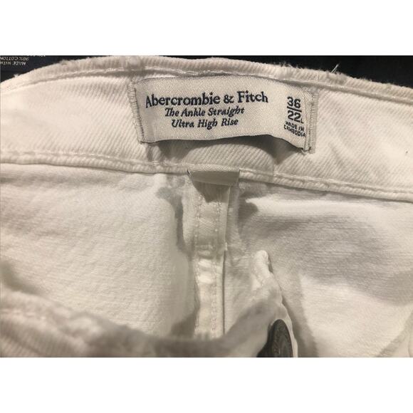 NWT New Abercrombie Curve Love Ultra High Rise DistressedStraight Jean Denim - Picture 9 of 16